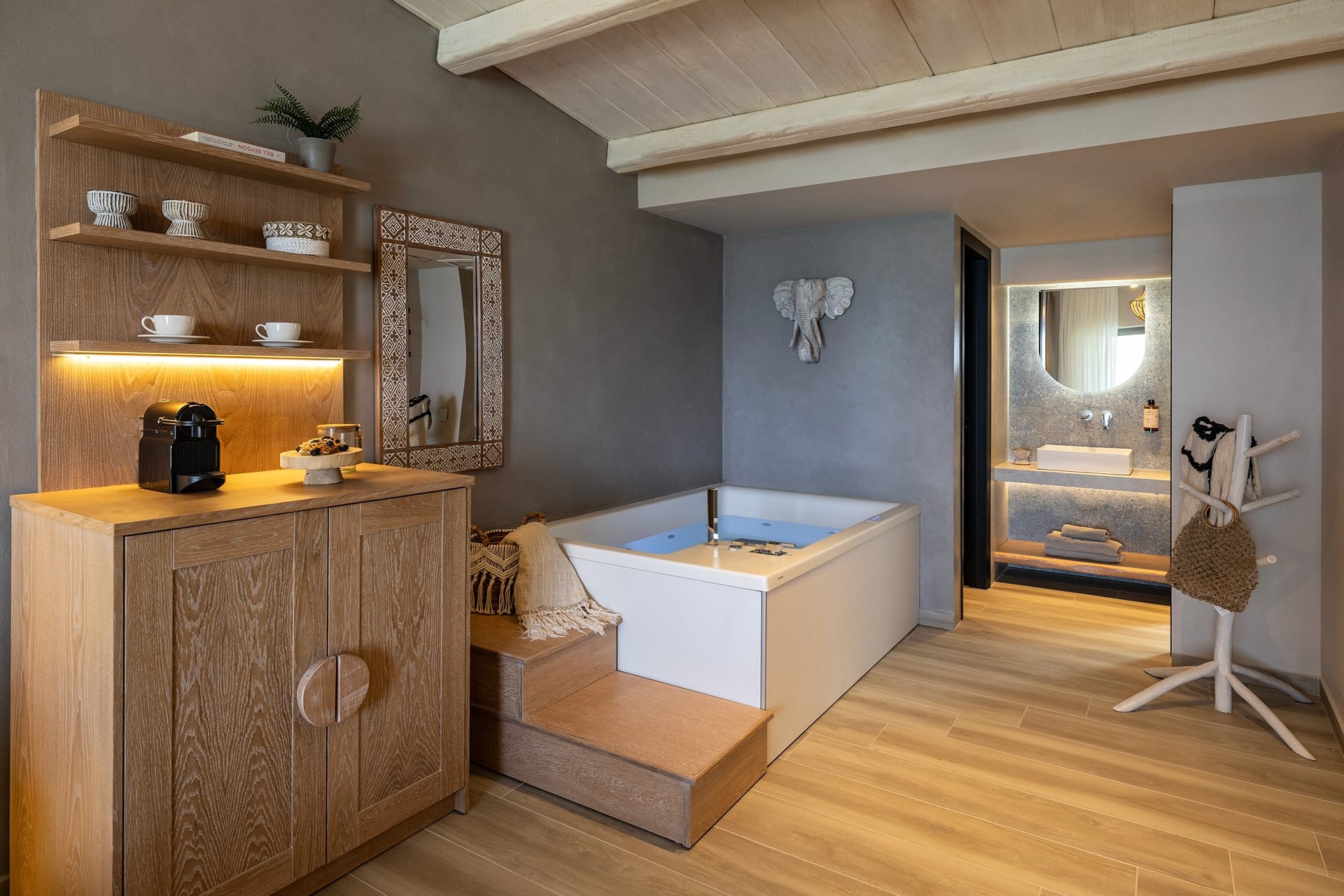 Mayasari Suite Sea View  | Indoor Jacuzzi