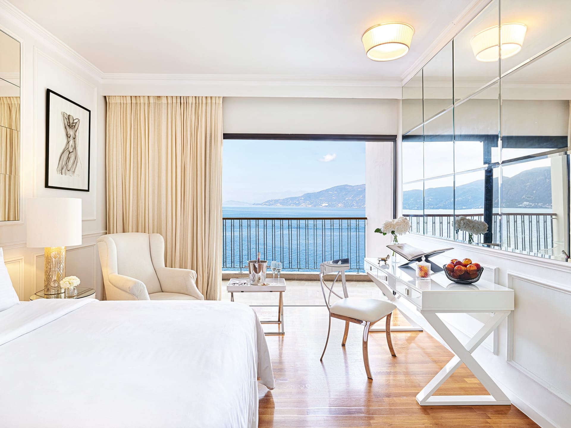 Cruise Guestroom Sea View