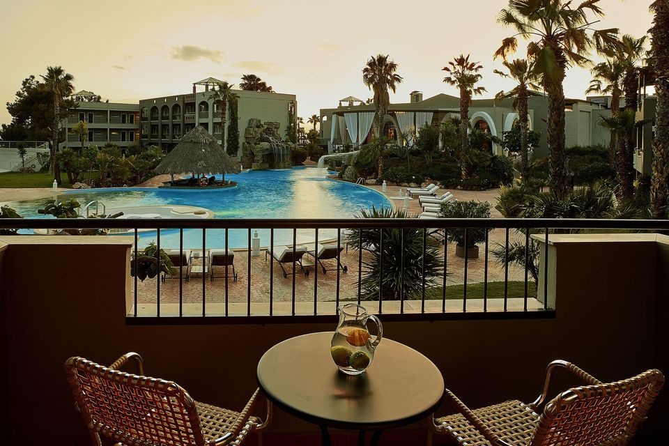Junior Suite with Side Sea View