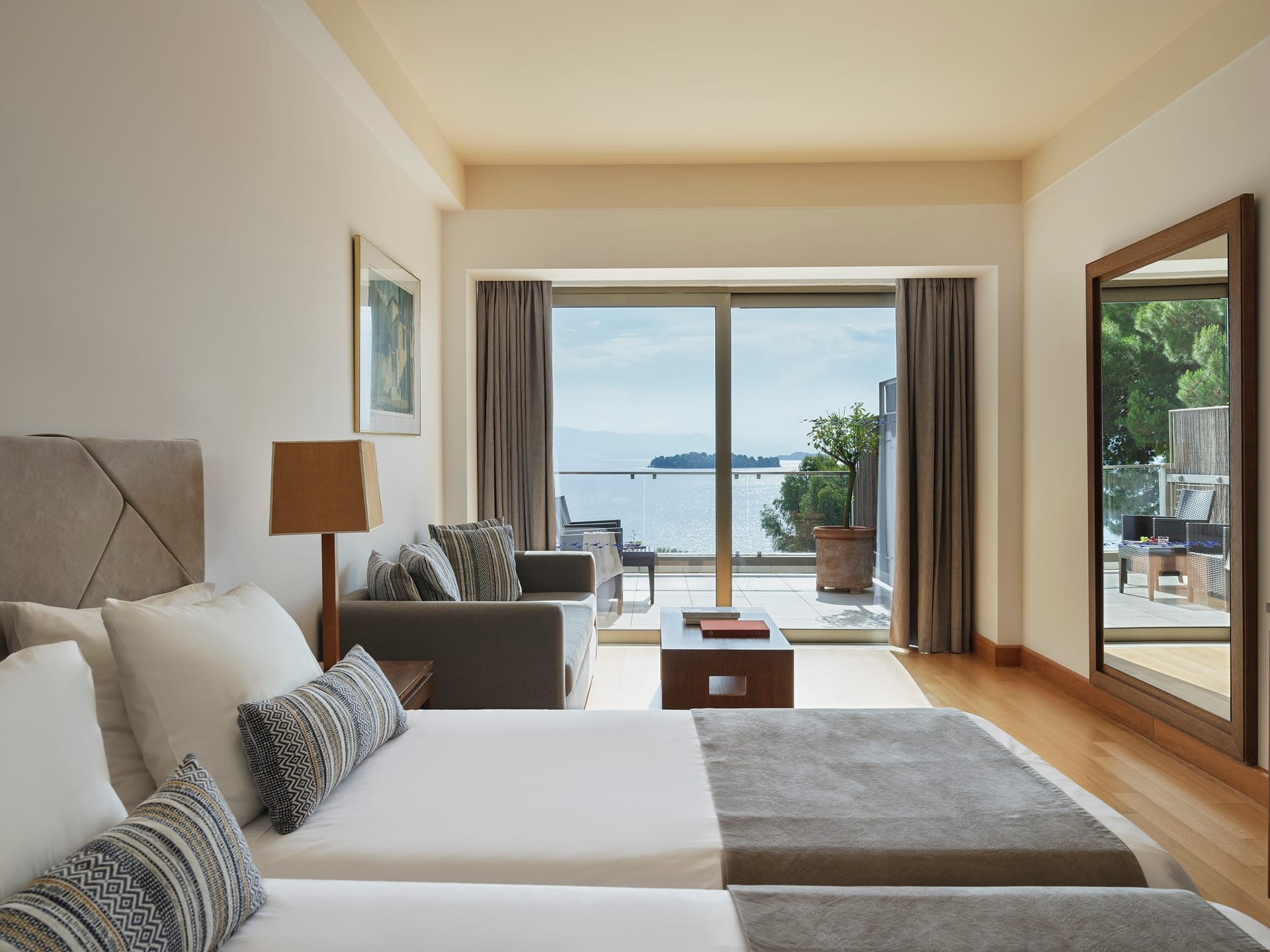 Executive Two( 2) Bedroom Suite Sea View-Main Building