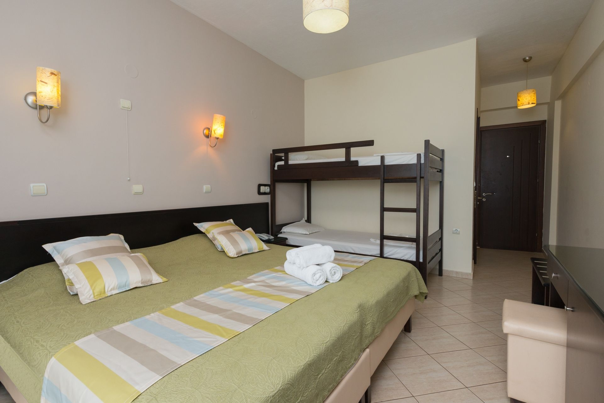 Family Room with Bunk Bed Side Sea View | 27m2
